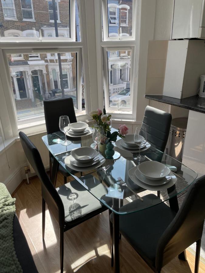 Large, Bright And Spacious 3 Bed Flat In Londra Exterior foto