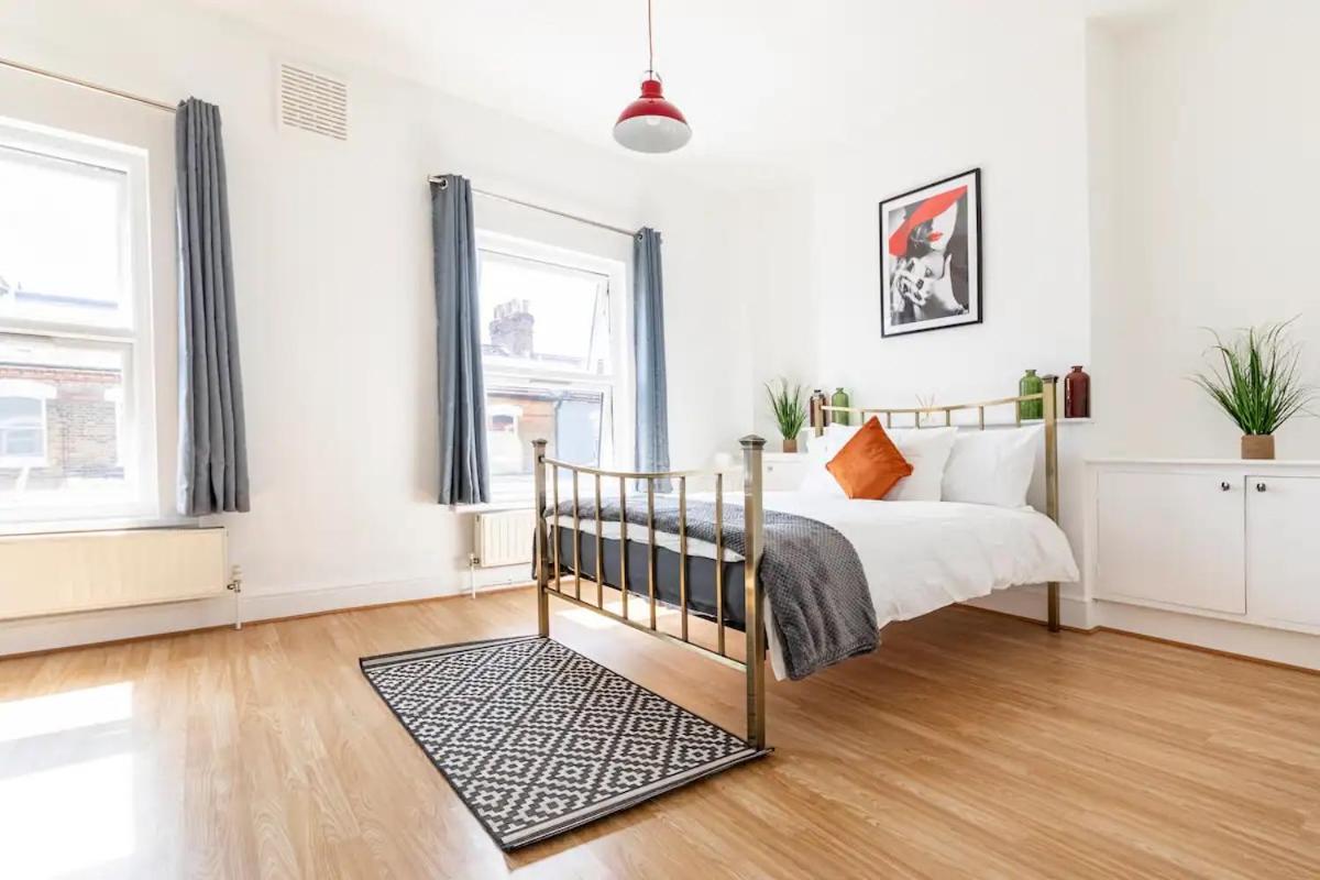 Large, Bright And Spacious 3 Bed Flat In Londra Exterior foto