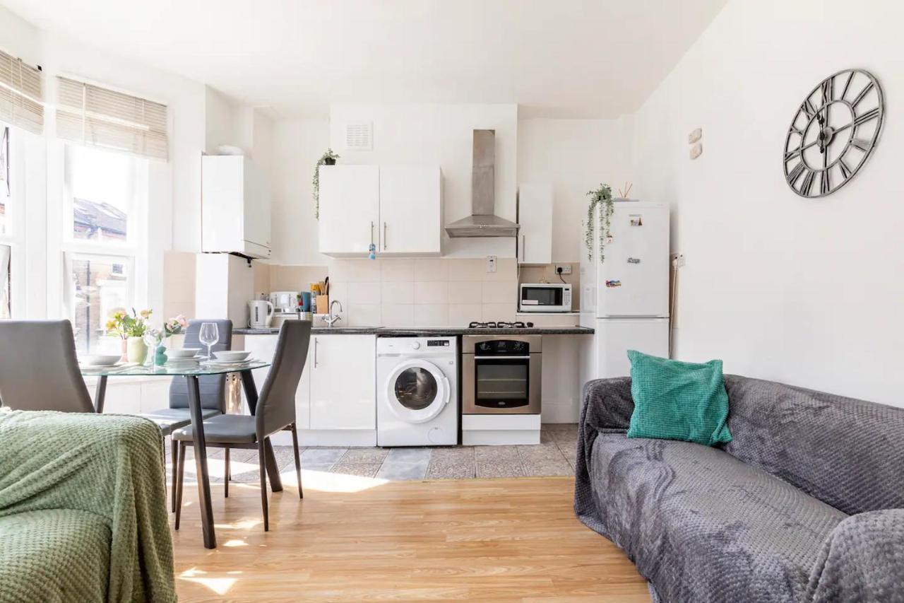 Large, Bright And Spacious 3 Bed Flat In Londra Exterior foto