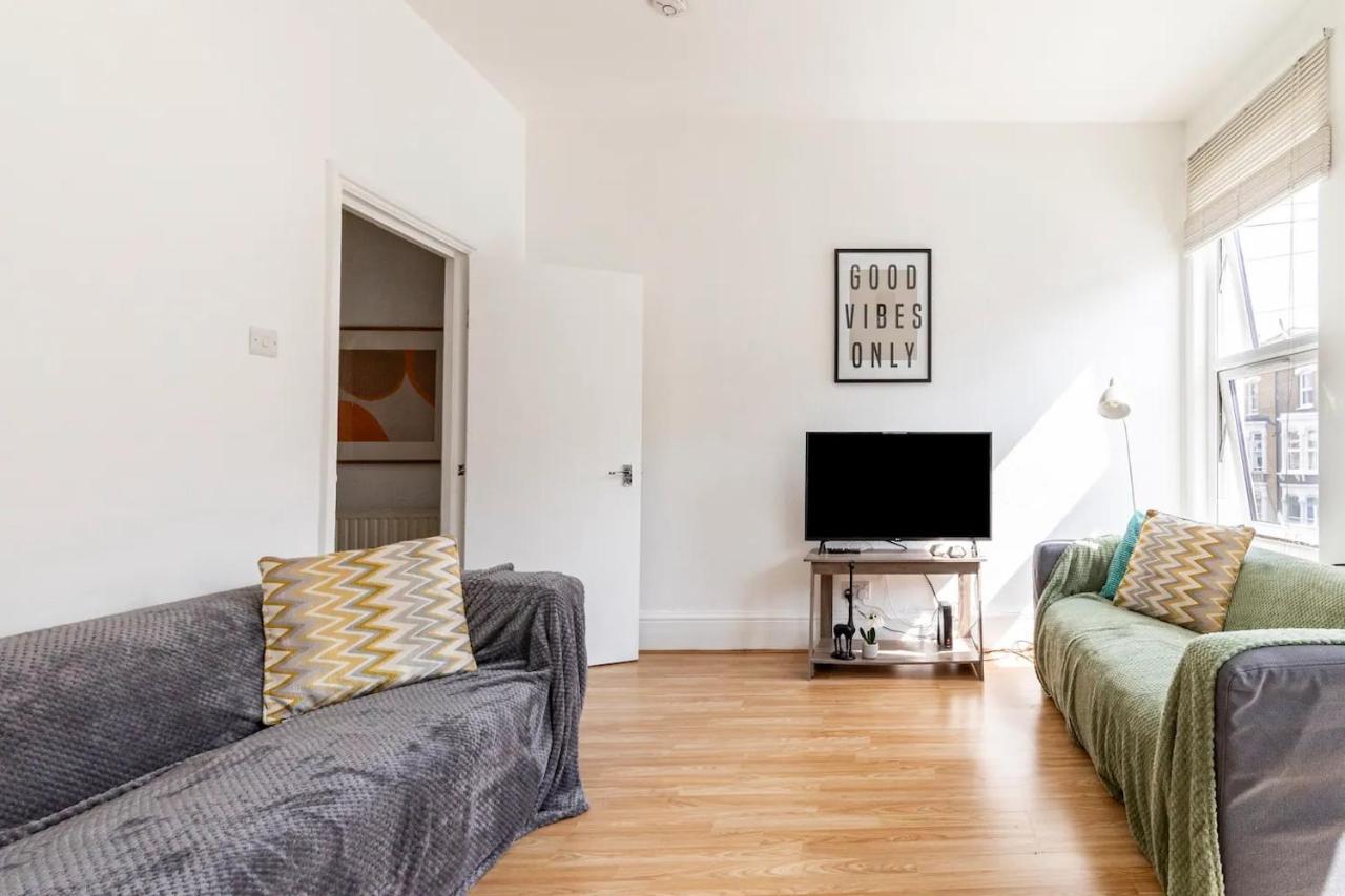 Large, Bright And Spacious 3 Bed Flat In Londra Exterior foto