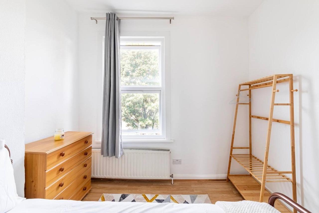 Large, Bright And Spacious 3 Bed Flat In Londra Exterior foto